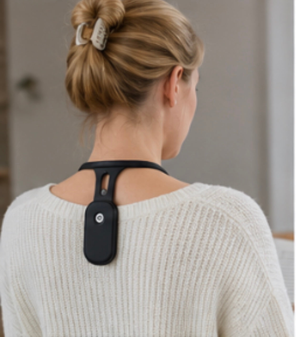 Smart Posture Corrector Stand taller and feel more confident with a smart posture corrector designed for all-day wear. It gently reminds you to reset your posture throughout the day, helping you build better habits.
