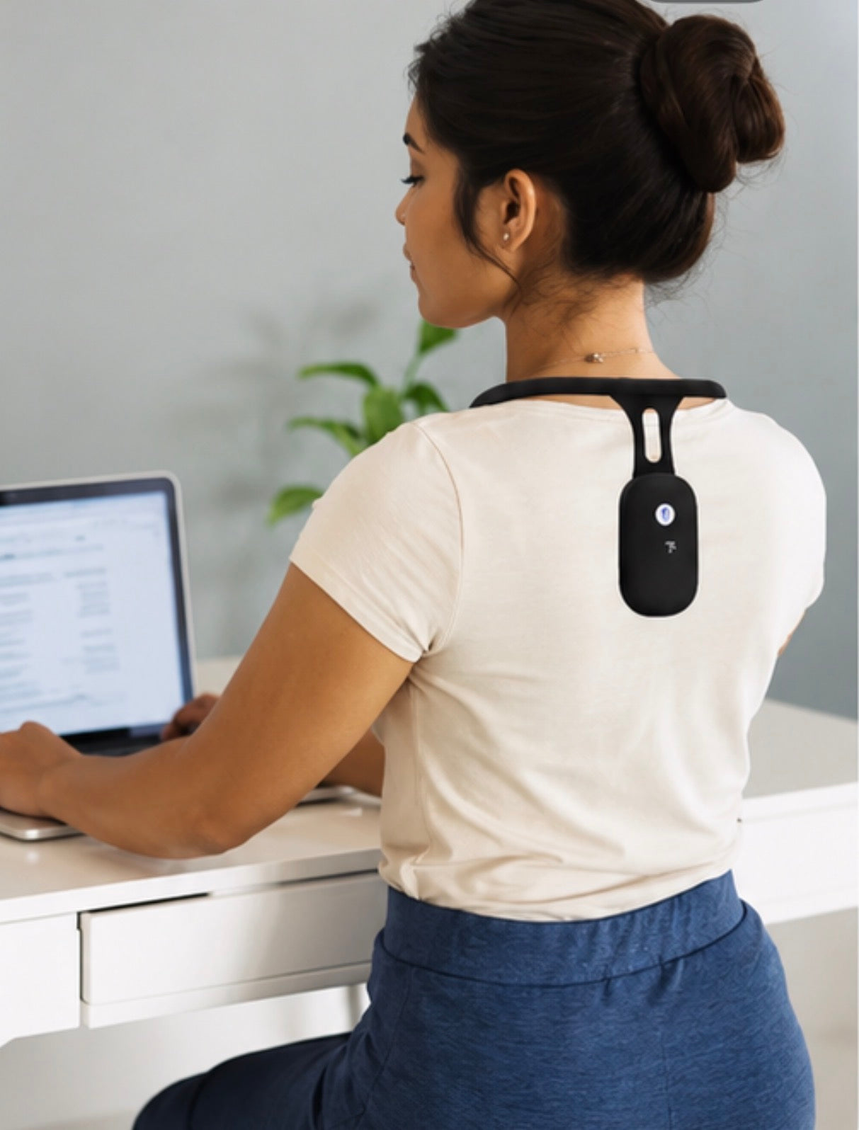 Improve your posture, reduce back, neck, and shoulder pain, and stand taller with confidence. Designed for all-day comfort, this smart posture corrector gently trains your body into proper alignment while supporting your daily activities.