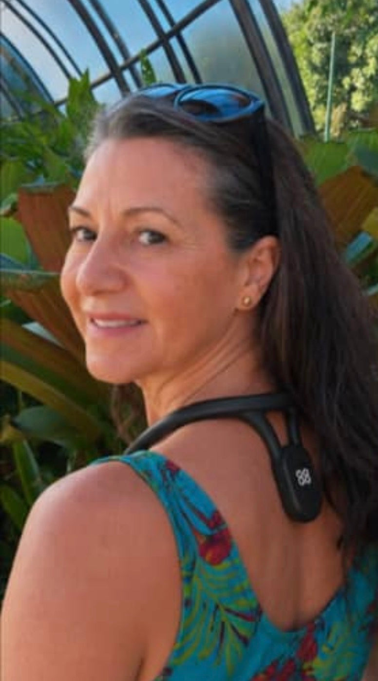 Improve your posture, reduce back, neck, and shoulder pain, and stand taller with confidence. Designed for all-day comfort, this smart posture corrector gently trains your body into proper alignment while supporting your daily activities.